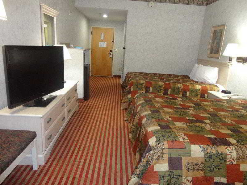 Americas Value & Hotel 2*