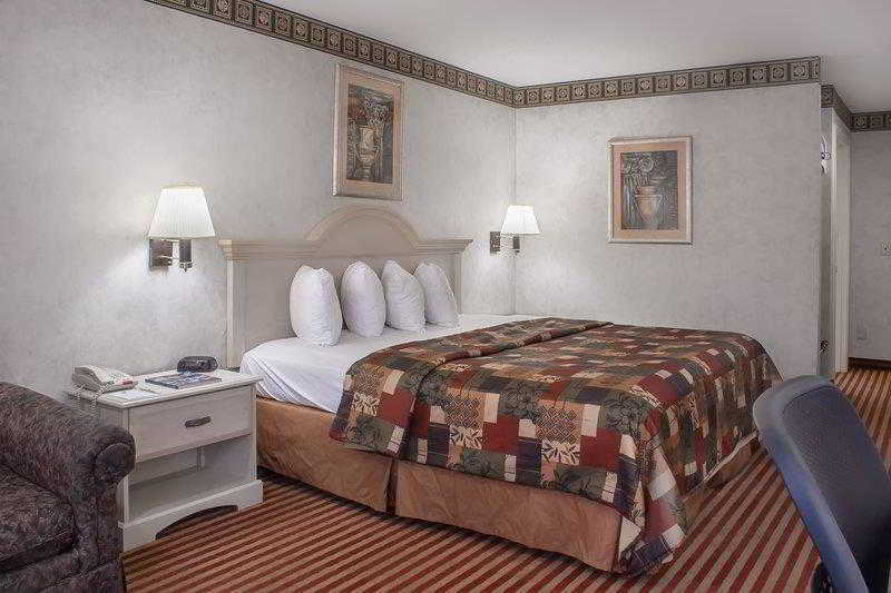 Americas Value & Hotel Bastrop