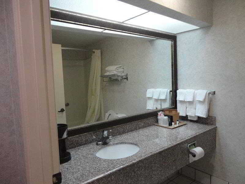 Americas Value & Hotel