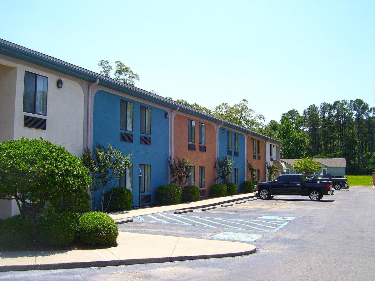 Americas Value & Hotel