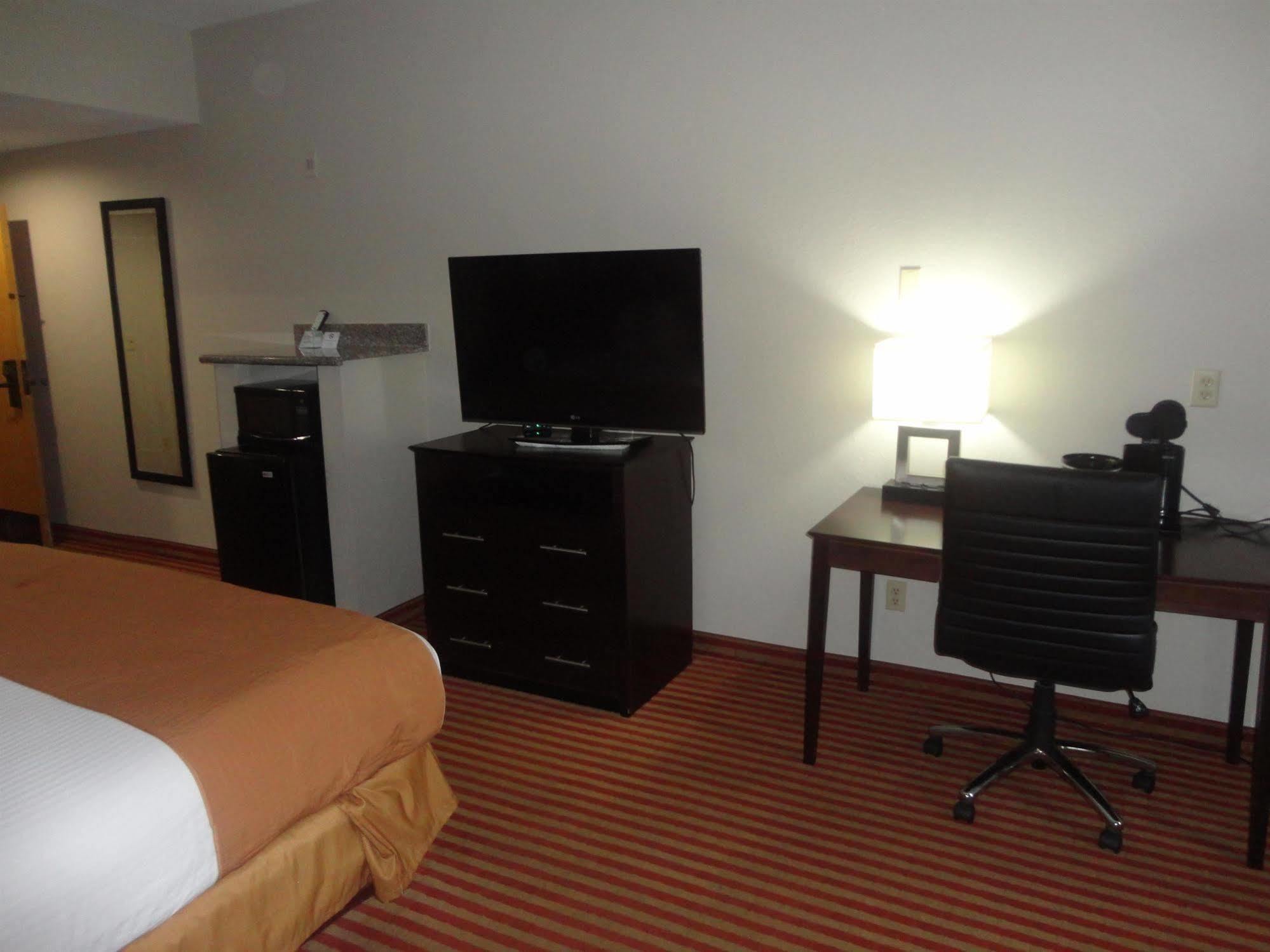 Americas Value & Hotel 2*