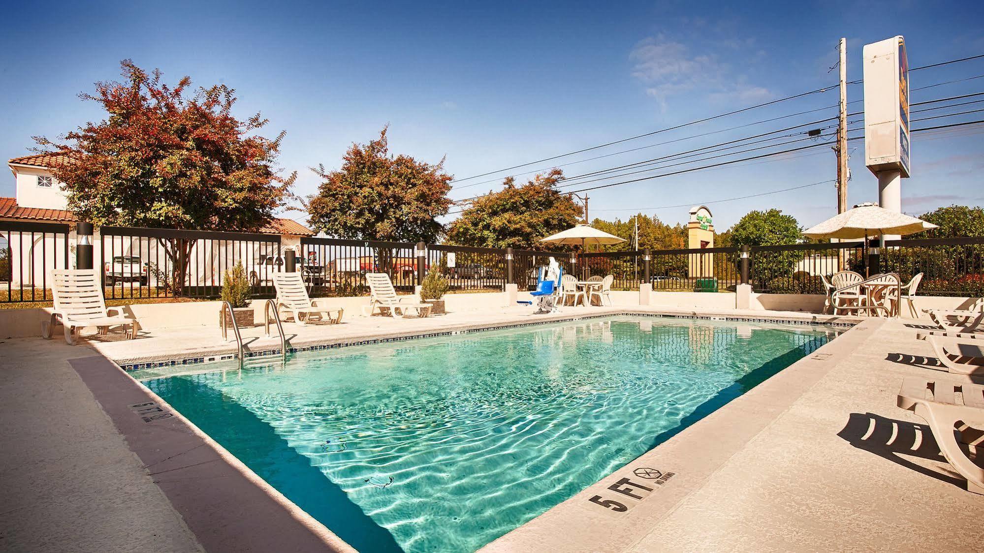 Hotel Americas Value & Bastrop